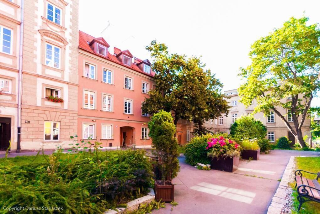 Gorgeous Historic Tenement Apt. - New Town Square! Warschau