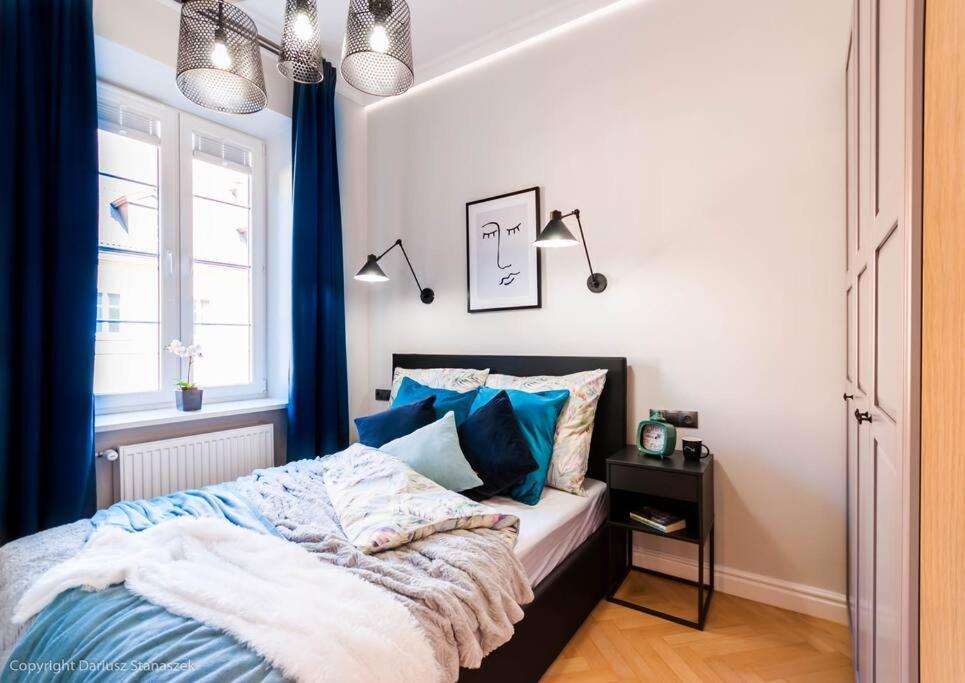 Gorgeous Historic Tenement Apt. - New Town Square! Appartement